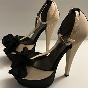 Just Fab Black and Light Rose Bows Platform Pumps Women’s 7